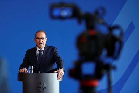 tagreuters.com2025binary_LYNXMPEL4C0EL-VIEWIMAGE