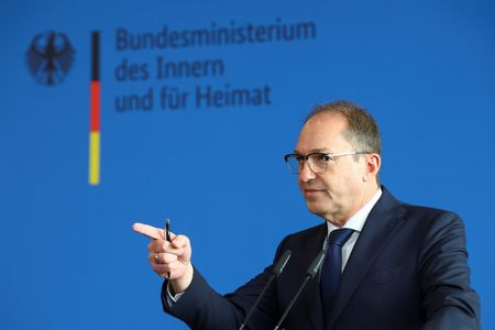 tagreuters.com2025binary_LYNXMPEL4C0EM-VIEWIMAGE