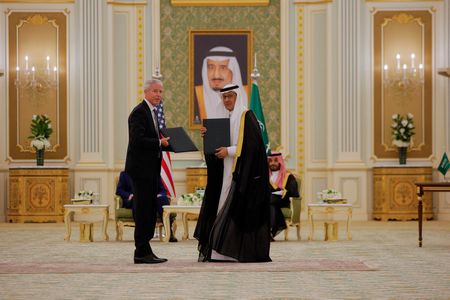 tagreuters.com2025binary_LYNXMPEL4C0Q6-VIEWIMAGE