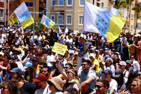 tagreuters.com2025binary_LYNXMPEL4H0BL-VIEWIMAGE