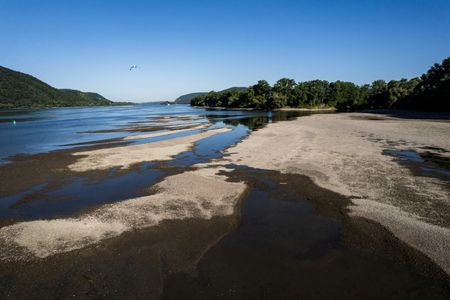 tagreuters.com2025binary_LYNXMPEL63090-VIEWIMAGE