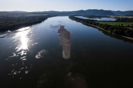 tagreuters.com2025binary_LYNXMPEL63091-VIEWIMAGE