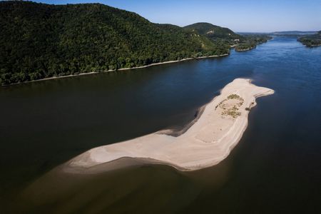 tagreuters.com2025binary_LYNXMPEL63094-VIEWIMAGE