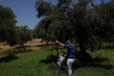 tagreuters.com2025binary_LYNXMPEL6H0UV-VIEWIMAGE