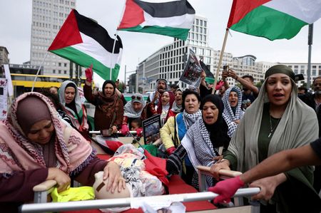 tagreuters.com2025binary_LYNXMPEL7L0E3-VIEWIMAGE