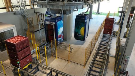 tagreuters.com2025binary_LYNXMPEL7R0H7-VIEWIMAGE