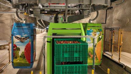 tagreuters.com2025binary_LYNXMPEL7R0H8-VIEWIMAGE