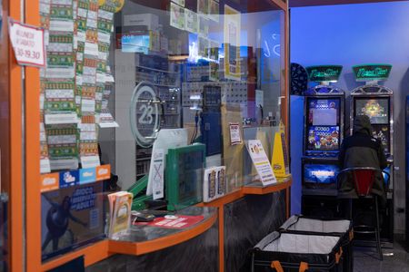 tagreuters.com2025binary_LYNXMPELA40AP-VIEWIMAGE