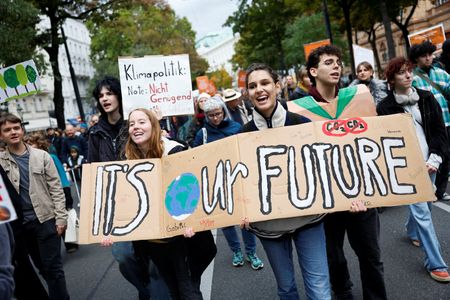 tagreuters.com2025binary_LYNXMPELA40EB-VIEWIMAGE