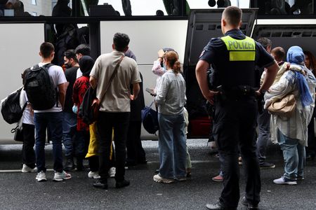 tagreuters.com2025binary_LYNXMPELA40WK-VIEWIMAGE