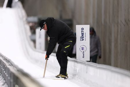 tagreuters.com2025binary_LYNXMPELAQ0CG-VIEWIMAGE