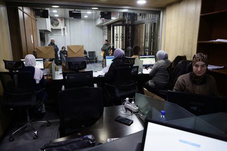 tagreuters.com2025binary_LYNXNPEL0U062-VIEWIMAGE