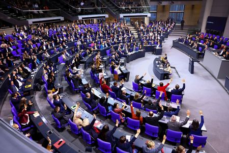 tagreuters.com2025binary_LYNXNPEL0U0PL-VIEWIMAGE