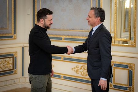 tagreuters.com2025binary_LYNXNPEL240XV-VIEWIMAGE