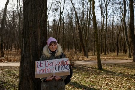 tagreuters.com2025binary_LYNXNPEL250R7-VIEWIMAGE