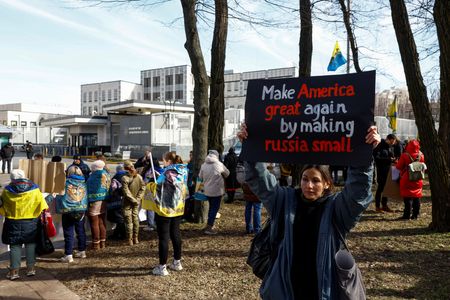 tagreuters.com2025binary_LYNXNPEL250R9-VIEWIMAGE