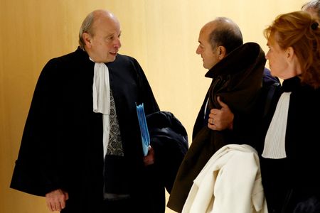 tagreuters.com2025binary_LYNXNPEL260HK-VIEWIMAGE