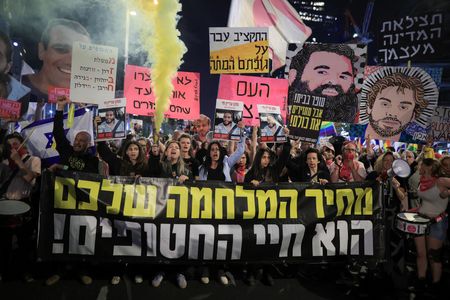 tagreuters.com2025binary_LYNXNPEL2T046-VIEWIMAGE