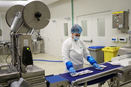 tagreuters.com2025binary_LYNXNPEL320CB-VIEWIMAGE