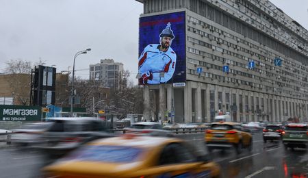 tagreuters.com2025binary_LYNXNPEL370WW-VIEWIMAGE