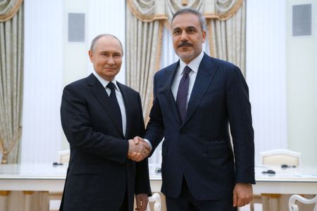 tagreuters.com2025binary_LYNXNPEL4Q081-VIEWIMAGE