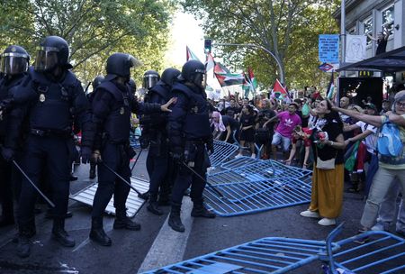 tagreuters.com2025binary_LYNXNPEL8D0A0-VIEWIMAGE