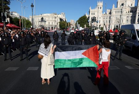 tagreuters.com2025binary_LYNXNPEL8D0CD-VIEWIMAGE