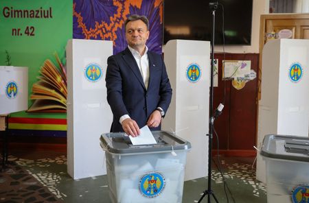 tagreuters.com2025binary_LYNXNPEL8R0AT-VIEWIMAGE