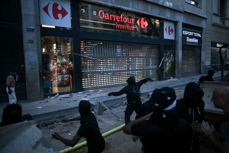 tagreuters.com2025binary_LYNXNPEL9404G-VIEWIMAGE