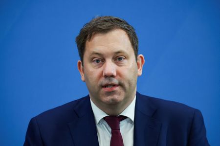 tagreuters.com2025binary_LYNXNPEL9B0AH-VIEWIMAGE