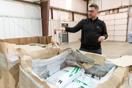 tagreuters.com2025binary_LYNXMPEL5H0MJ-VIEWIMAGE