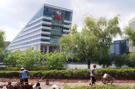 tagreuters.com2025binary_LYNXMPEL7S076-VIEWIMAGE