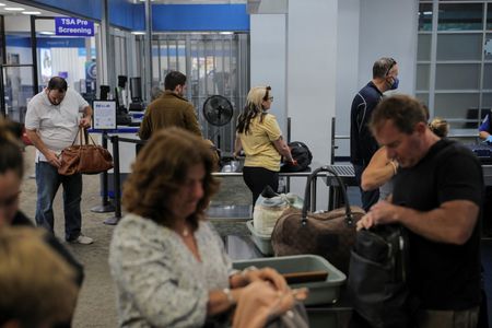 tagreuters.com2025binary_LYNXMPEL9L0HV-VIEWIMAGE