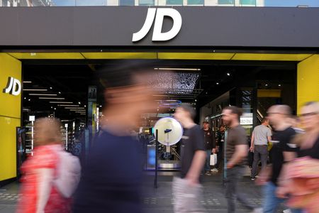 tagreuters.com2025binary_LYNXNPEL380MU-VIEWIMAGE