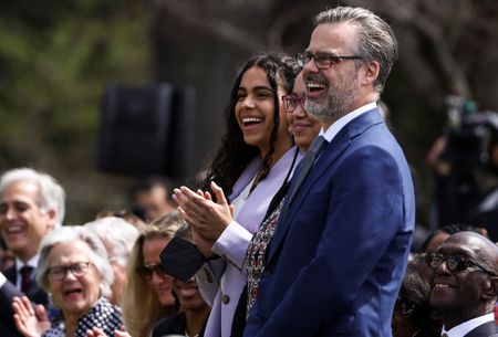 tagreuters.com2022binary_LYNXNPEI370WT-VIEWIMAGE