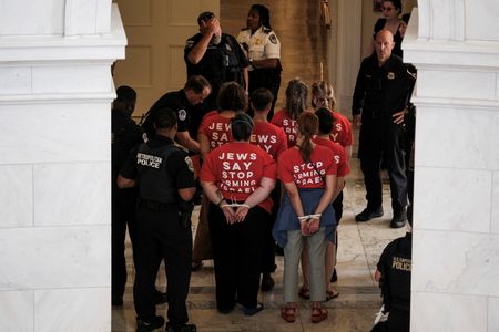 tagreuters.com2024binary_LYNXMPEK6M104-VIEWIMAGE