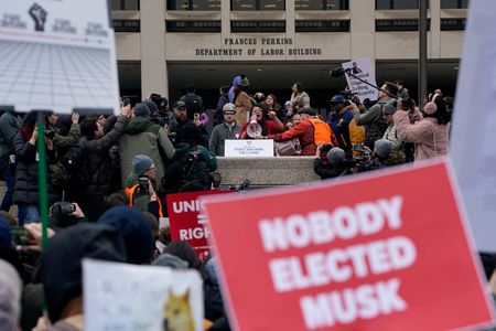 tagreuters.com2025binary_LYNXMPEL1411K-VIEWIMAGE