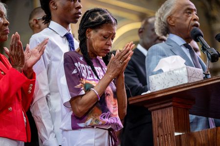 tagreuters.com2025binary_LYNXMPEL1C017-VIEWIMAGE