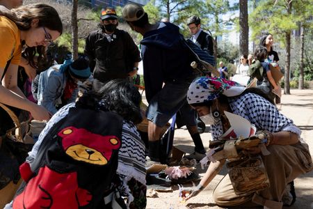 tagreuters.com2025binary_LYNXMPEL290VL-VIEWIMAGE