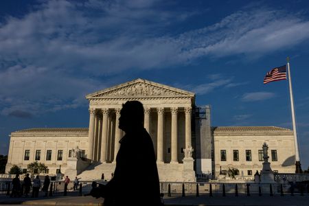 tagreuters.com2025binary_LYNXNPEL1Q01Y-VIEWIMAGE