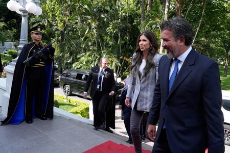 tagreuters.com2025binary_LYNXNPEL2P156-VIEWIMAGE