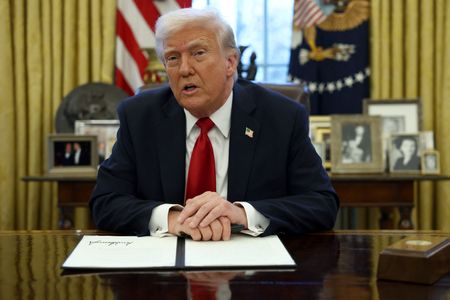 tagreuters.com2025binary_LYNXNPEL2Q00H-VIEWIMAGE