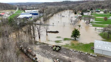 tagreuters.com2025binary_LYNXNPEL350BR-VIEWIMAGE