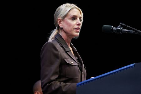 tagreuters.com2025binary_LYNXNPEL8F0E8-VIEWIMAGE