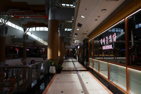 tagreuters.com2025binary_LYNXMPEL5J0GA-VIEWIMAGE