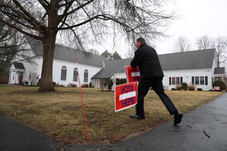 tagreuters.com2024binary_LYNXNPEK240GZ-VIEWIMAGE