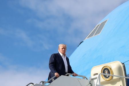 tagreuters.com2025binary_LYNXMPEL6S129-VIEWIMAGE