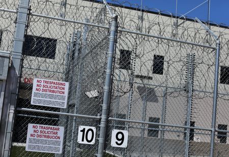 tagreuters.com2025binary_LYNXMPELBG17J-VIEWIMAGE