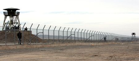 tagreuters.com2025binary_LYNXMPEL3F0B0-VIEWIMAGE