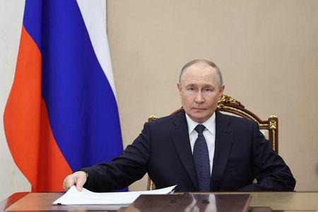 tagreuters.com2025binary_LYNXMPEL4E0AB-VIEWIMAGE